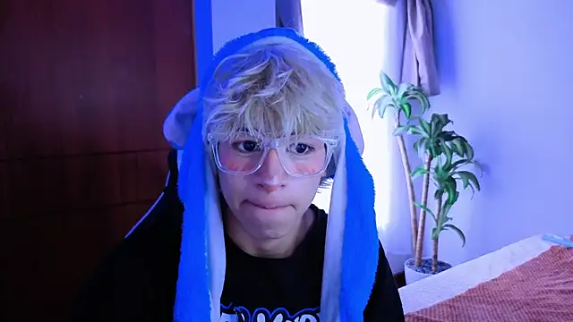 Snapshot of taichi_bluy chatting on 15, 11, 2025 taichi bluy online show from 15, 11, 2025