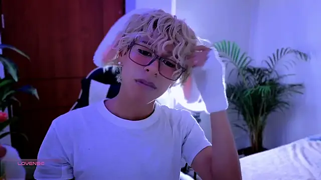 Snapshot of taichi_bluy chatting on 9, 10, 2025 taichi bluy online show from 9, 10, 2025