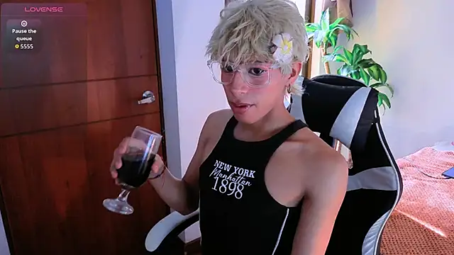 Snapshot of taichi_bluy chatting on 3, 11, 2025 taichi bluy online show from 3, 11, 2025