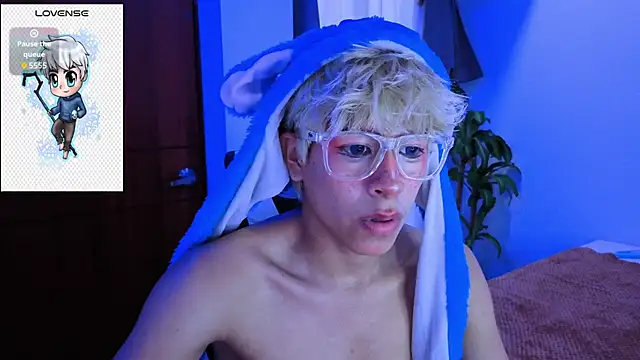 Snapshot of taichi_bluy chatting on 13, 11, 2025 taichi bluy online show from 13, 11, 2025