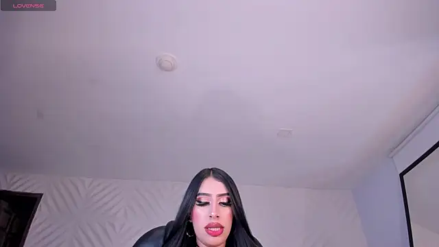 LeahLombardi  online show from 23, 12, 2025