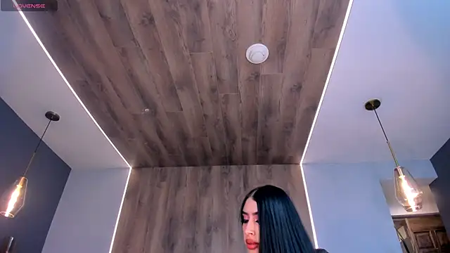 LeahLombardi  online show from 11, 10, 2025