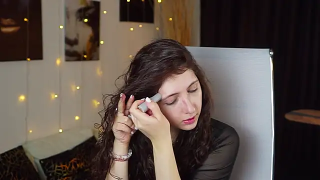 Mary Miiller online show from 27, 11, 2025