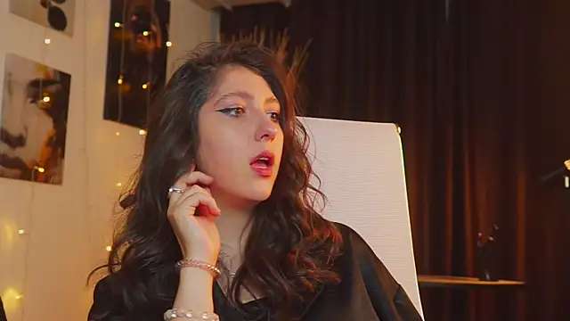 Mary Miiller online show from 26, 9, 2025