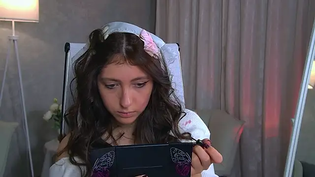 Mary Miiller online show from 30, 10, 2025