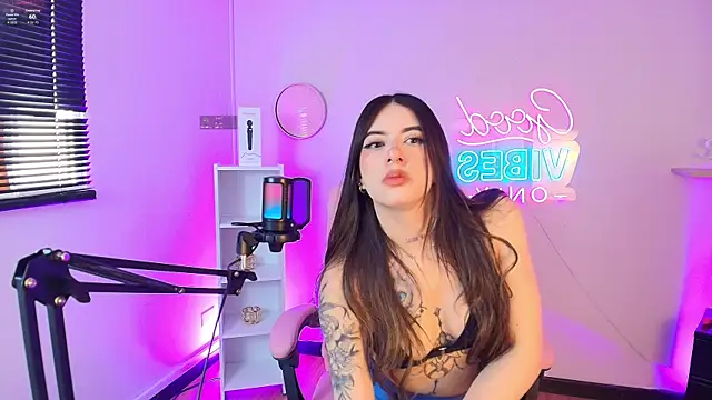 Alice Vixen online show from 10, 11, 2025