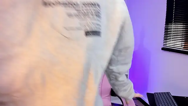 Alice Vixen online show from 19, 9, 2025