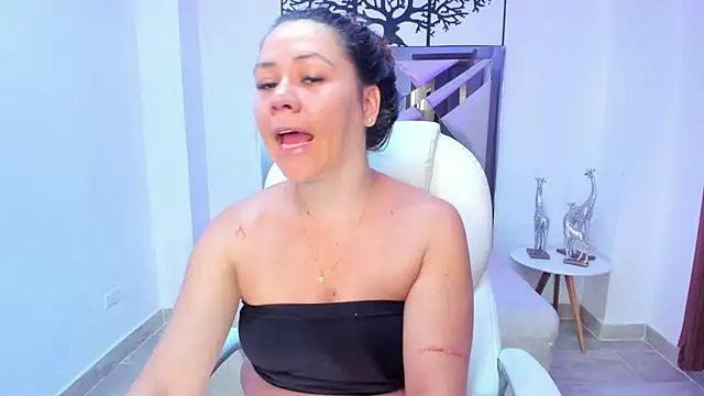 Brandy priscot online show from 17, 10, 2025