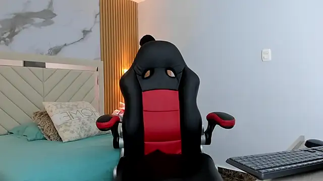 AURORAMARTIN2 online show from 17, 9, 2025