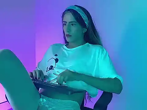 Snapshot of everly_monroe chatting on 17, 10, 2025 everly monroe online show from 17, 10, 2025