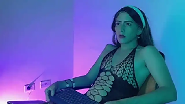 Snapshot of everly_monroe chatting on 22, 10, 2025 everly monroe online show from 22, 10, 2025