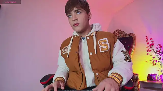 Lucass love online show from 22, 3, 2026