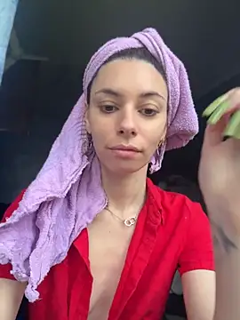 Amelie Crosby online show from 29, 5, 2026