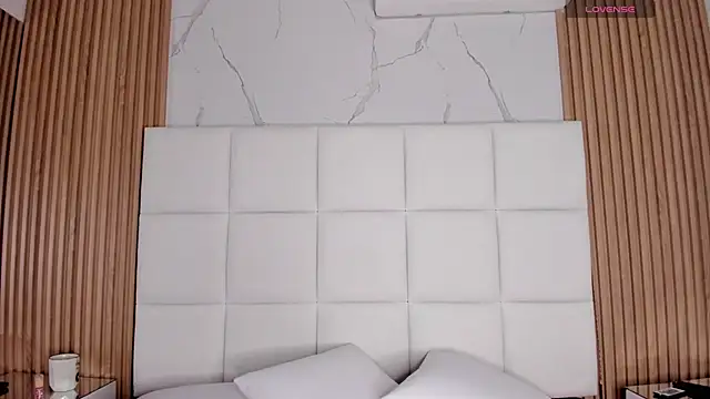 Meloddy Parkerr  online show from 22, 2, 2026