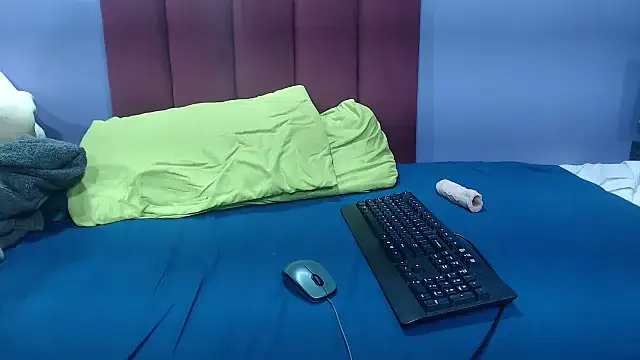 Snapshot of NaughtyChubbyZoe chatting on 28, 9, 2025 NaughtyChubbyZoe online show from 28, 9, 2025