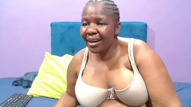 Snapshot of NaughtyChubbyZoe chatting on 26, 9, 2025 NaughtyChubbyZoe online show from 26, 9, 2025