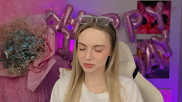 JuliaBrewwer online show from 18, 9, 2025