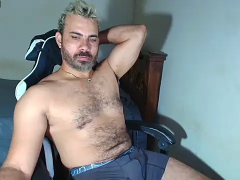 Snapshot of max_love255 chatting on 17, 1, 2026 max love255 online show from 17, 1, 2026