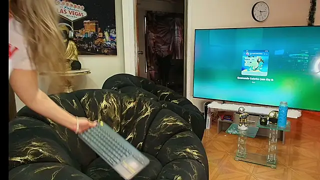 Sophie Janner online show from 13, 12, 2025