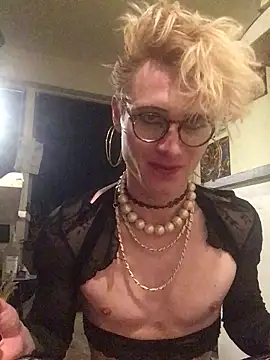 Sissy Cindy Whore online show from 2, 4, 2026