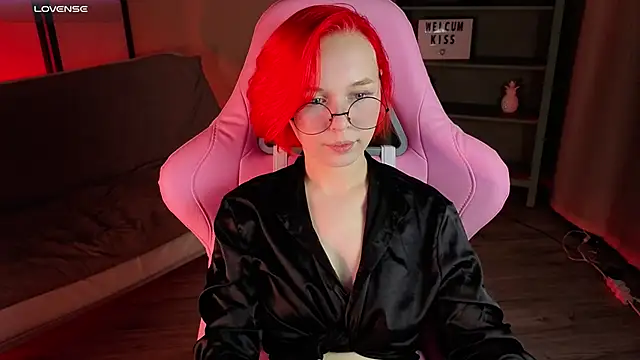 NaomiYoru online show from 9, 9, 2025