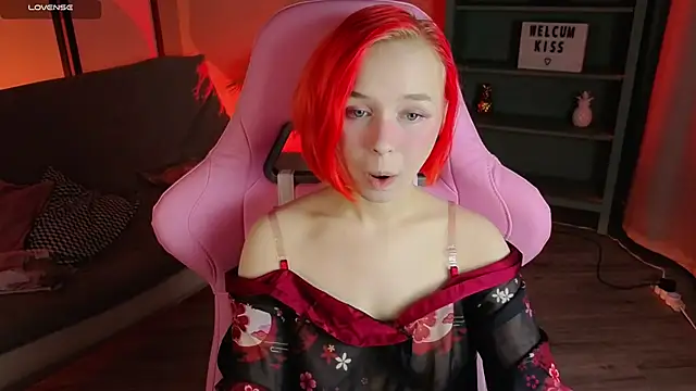 NaomiYoru online show from 21, 10, 2025