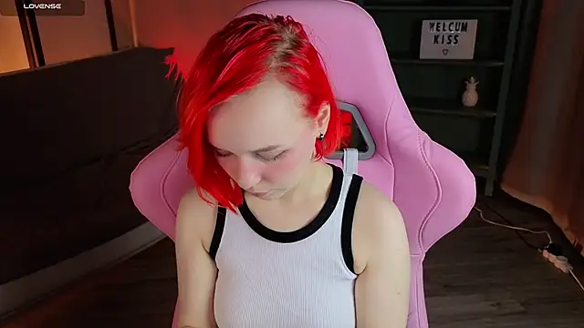 NaomiYoru online show from 9, 10, 2025