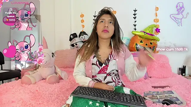 Snapshot of Ariana-Fernandez chatting on 12, 10, 2025 Ariana-Fernandez online show from 12, 10, 2025