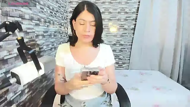 xxxEmmaxx online show from 6, 3, 2026