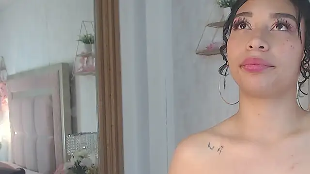 Snapshot of SofiaWhites chatting on 14, 4, 2026 SofiaWhites online show from 14, 4, 2026