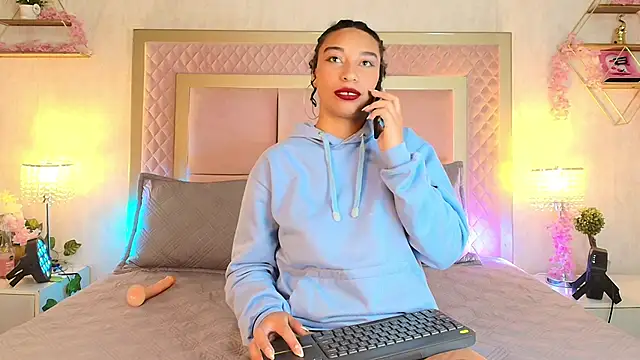 Snapshot of SofiaWhites chatting on 13, 4, 2026 SofiaWhites online show from 13, 4, 2026