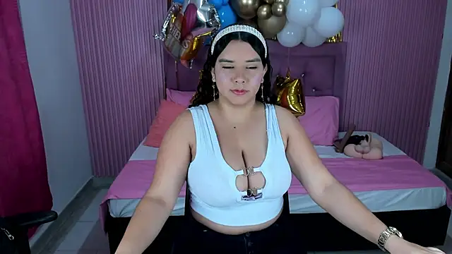 Emy topless online show from 4, 10, 2025