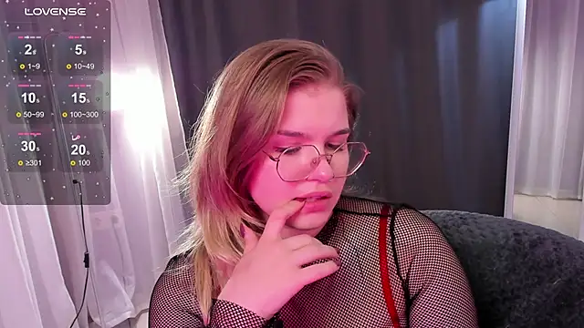 SophieMurrr online show from 17, 9, 2025