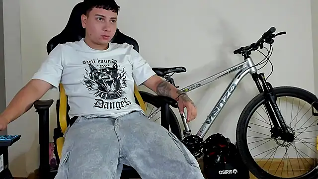 Snapshot of HELLSTAR chatting on 19, 10, 2025 HELLSTAR online show from 19, 10, 2025