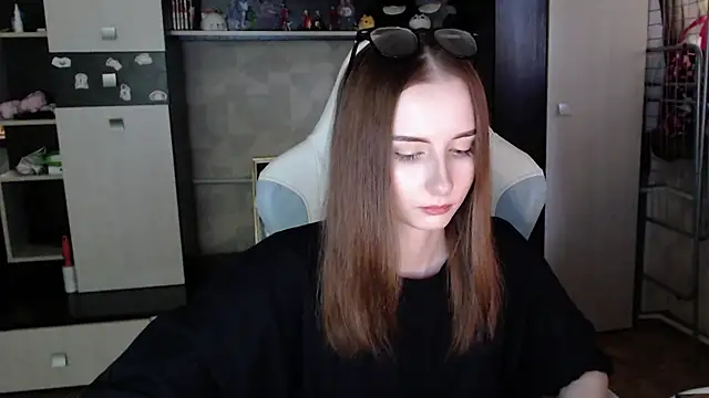 Snapshot of Cutti_Crystal chatting on 11, 11, 2025 Cutti Crystal online show from 11, 11, 2025