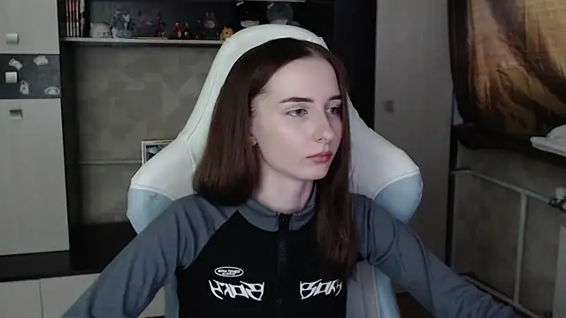 Snapshot of Cutti_Crystal chatting on 4, 11, 2025 Cutti Crystal online show from 4, 11, 2025