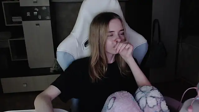 Snapshot of Cutti_Crystal chatting on 3, 10, 2025 Cutti Crystal online show from 3, 10, 2025