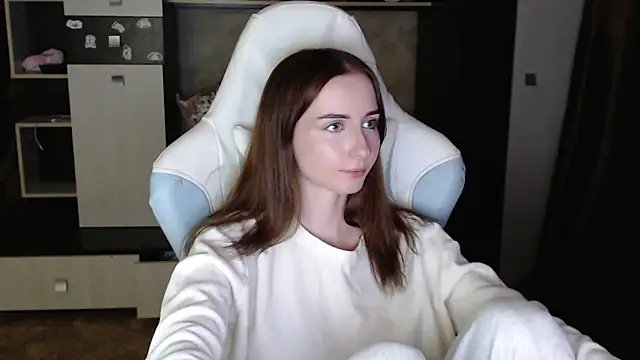 Snapshot of Cutti_Crystal chatting on 27, 10, 2025 Cutti Crystal online show from 27, 10, 2025