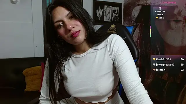 Snapshot of gigi_gilt_ chatting on 5, 10, 2025 gigi gilt online show from 5, 10, 2025