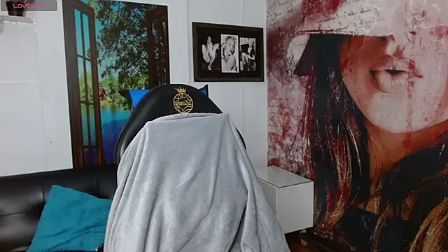 Snapshot of gigi_gilt_ chatting on 17, 10, 2025 gigi gilt online show from 17, 10, 2025