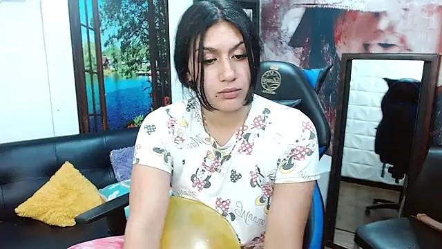 gigi gilt  online show from 5, 4, 2026