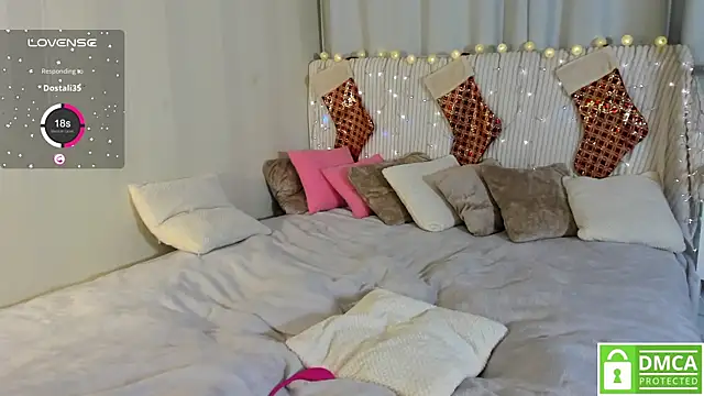 Kelly Mott online show from 17, 12, 2025