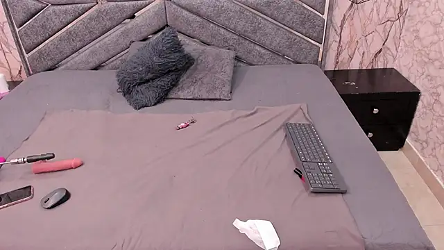 SASHA BROWNIE   online show from 6, 1, 2026