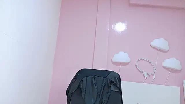 Taylorsmitth  online show from 3, 11, 2025