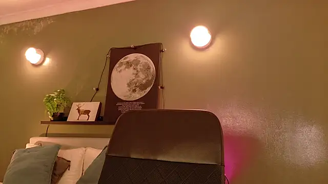 Taylorsmitth  online show from 28, 10, 2025