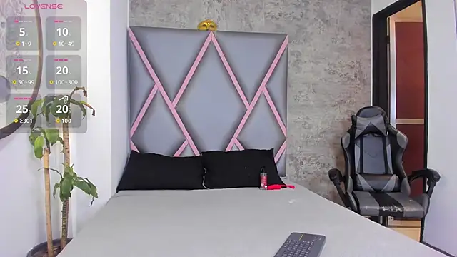 Quee Sophine online show from 16, 12, 2025