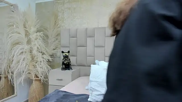 cloesummerr  online show from 16, 12, 2025