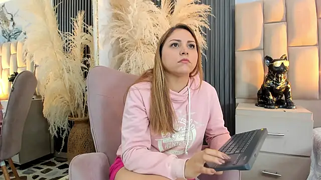 Snapshot of cloesummerr_ chatting on 7, 2, 2026 cloesummerr online show from 7, 2, 2026