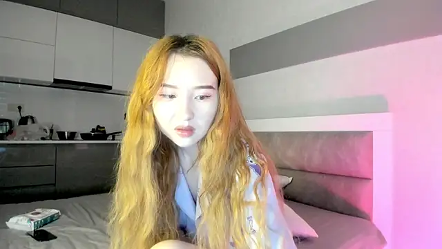 Clarity Yumi online show from 6, 10, 2025