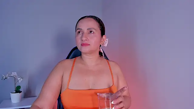 Snapshot of Zafiro__Brown chatting on 23, 5, 2026 Zafiro Brown online show from 23, 5, 2026